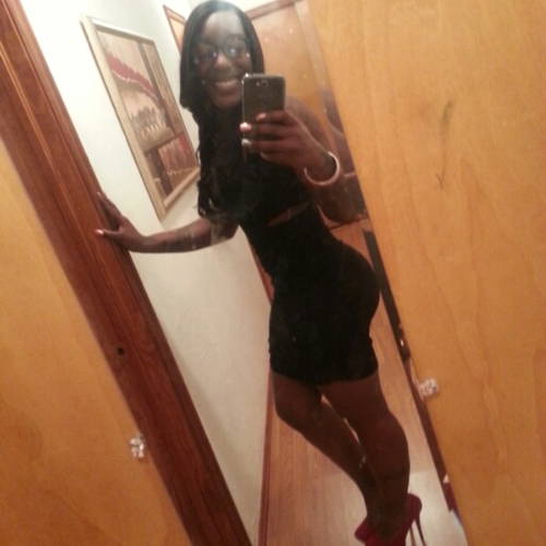 Hey!!!!its lauren-MISS BLACK finally got one of these thangs..lol anyways I'm nice and outgoing but I stay to my self don't mess wit few.I LOVE!! to laugh...
