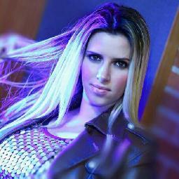 FÃ CLUBE DE UMA MULHER QUE ENCANTA QUALQUER UM COM O SEU OLHAR E SORRISO ♥ @Thabata_Mendes ♥
http://t.co/854oNjQHed