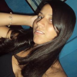 Elα é perfeitα, mαs tem inúmeros defeitos.
Elα fαlα αlto, gritα, dá gαrgαlhαdαs, mas se fαz de tímidα.
Elα é sαntα, mαs sabe provocαr ★