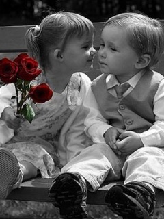 soñamos enamorarnos, cuando logramos hacerlo, todo cambia. aunque aveces suframos, pero dicen que si duele el amor es bueno.