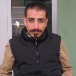 Dibine kadar yalnız olduğumuz şu hayatta ; tuhaf,bir yanım dram diyor bir yanım komedi...Klasik bir tiyatro amblemi gibi... İlk defa SİYAH oldu gece...