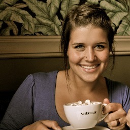 Freelance journalist, social media manager & travel blogger.