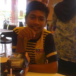 Hi :) Follow Me And Mention :) 17 yrs'old :) I'm Friendly ;)