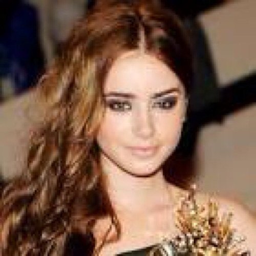 The official and most updated Lily Collins fanbase here in the Philippines. Follow us on Instagram @lilycollinsph