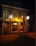 Gezelligheid kent geen tijd. Dat geldt zeker in Café “De Laatste Stuiver”. Het adres voor een lekker drankje, een leuk feestje of een spelletje biljart!