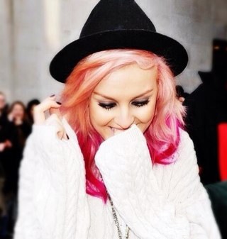 Hi! I'm Perrie! {single. RP + FL}