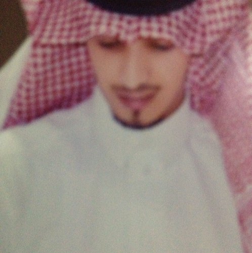 ‏أحب الهدوء و لكن أكرھ مجتمع يترجم الهدوء الى حالهـ  نفسيہ )!