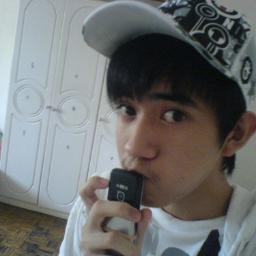 I'm friendly person.just follow me and I will follow ur back.nice know u guys :)