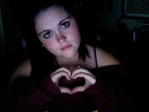 chelz17,do shyt my way.music is ma life.dont shyt from nobody.ima tomboy and love every fuckin moment. love screamo and some rap u dont like me fuck u bitches!