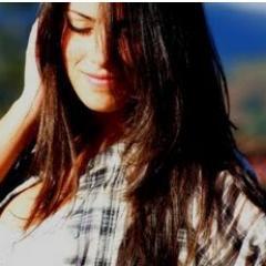 Follow me ? ( Segui me ? ) 
#SigoTodosDeVolta
Via ::::::::::::::::: @Isisboneka