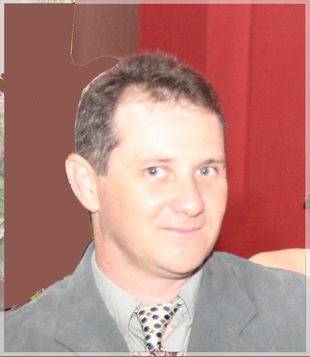 Amo a Deus e minha família, gosto de esportes: tênis de mesa, futsal, futebol, volei, basquete e atletismo. Sou professor de Ed Física, Pastor e prof de violão.
