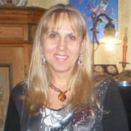Architetto, Food Blogger, caparbia, testarda e molto combattiva, adoro la mia famiglia e porto sempre a termine ciò che ho iniziato!