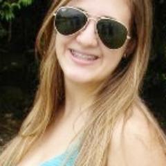 Amanda Resende,sagitariana,estudante de Administração. 
Me entender não é uma questão de inteligência e sim d sentir,de entrar em contato.Ou toca,ou não toca!