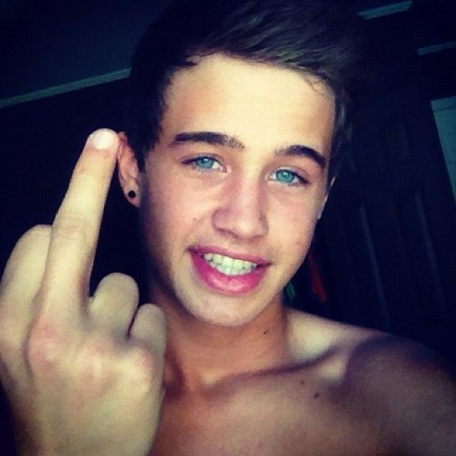 Sup, im Jake. Had to make a new twitter, soo folllllow me.