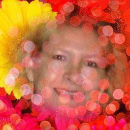 Una sonrisa para alegrar el dia,besos y caricias para que nos sintamos vivos, cariños para el corazon que late sin descanso y amor para compartir toda la vida!