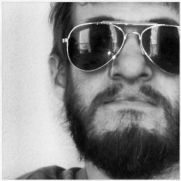 Productor de artistas independientes y cantautor. Diseñador sonoro y compositor de Filmscoring entre otras monerías. :D