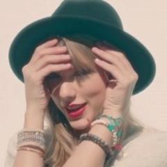 you played in bars, you play guitar, and I'm invisible and everyone knows who you are @taylorswift13
