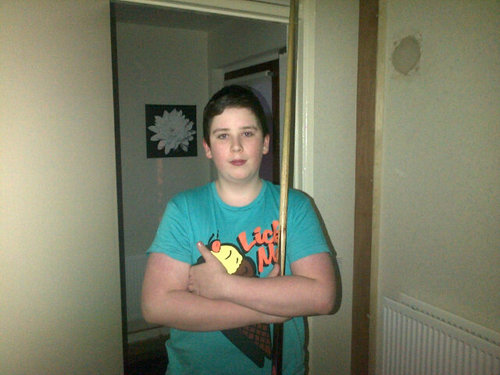 Name is callum mcvicker,14 from belfast in ireland follow me and ill follow you back TEAM FOLLOW BACK :) practising alot on snooker