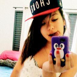 Eu brinco mesmo. Faço graça mesmo. Falo merda mesmo. Sou idiota mesmo. Adoro fazer as pessoas sorrirem, mesmo eu não estando bem