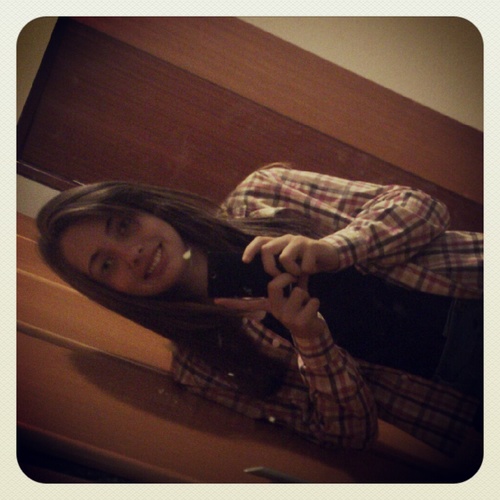 Não ligo que me olhem da cabeça aos pés..porque nunca farão minha cabeça e nunca chegarão aos meus pés -Bob Marley /follow-me ;D