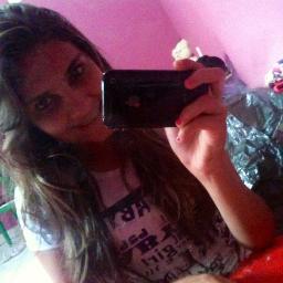 ,
Me sinto só, mais quem é que nunca se sentiu assim ♪
