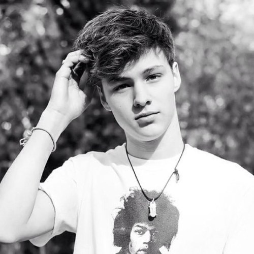 FakeyFauxx's profile picture. I love you @fakingnutella ❤ talk to me I dont bite that hard ;) Love life bitches