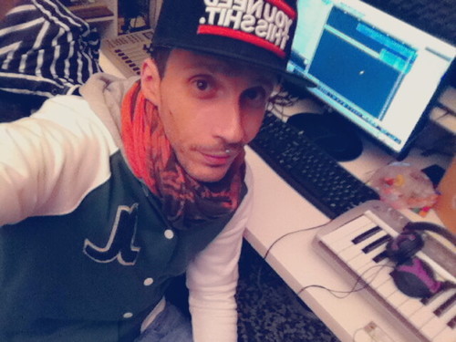 Simone Elle Dj-Producer
For Info And Booking Simonelproducer@gmail.com