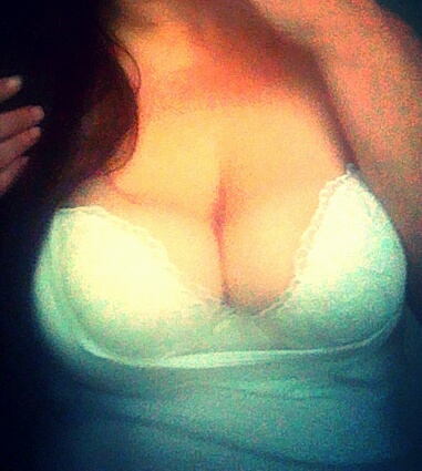 Mid-thirties mama who blogs about sexy things. And I like to post pics of my boobs.