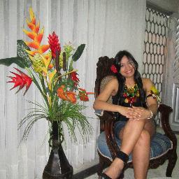 Madre, ingeniera, maestra y amiga. Amante del carnaval de Barranquilla y de la cultura costeña.