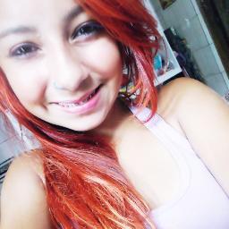 Não sou de demonstrar sentimentos, mas sou cheio deles. Eu sofro em silêncio, amo com o olhar e falo por sorrisos.