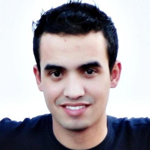 Pregador, Comprador, 24 anos, Curitibano.