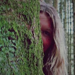 Beveger meg i kreative krumspring Fotograferer Sår frø Steller blomster Leser Ser filmer Drikker øko kaffe Hører på Bernhoft o.a. Blogger Bryr meg Er engasjert
