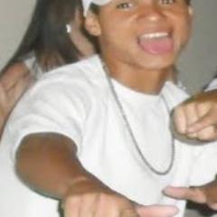 Quando me Vêr , abre os Braços , Me de um um Sorriso ..  Sou eu Negro Lindo , Sou EU , Sou EU ...  ♪