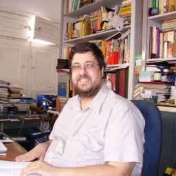 Maestro de clases particulares desde 1982. Asistiendo a alumnos de ESO, Bachillerato y Universidad.Especializado en Mates,Física,Química,Metodología,Cría animal