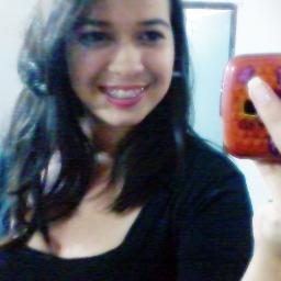 17 anos, Evangélica, Sou uma pessoa que quando eu gosto, eu xingo, brigo, implico, aperto e sou insuportável. Já quando eu odeio, simplesmente ignoro