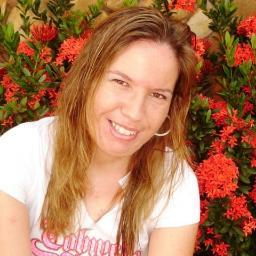 A noite cai, o meu sonho é você,
Dizer te amo já tá virando clichê.
Mas eu tô repetindo pra você saber,
Que eu adoro amar você!