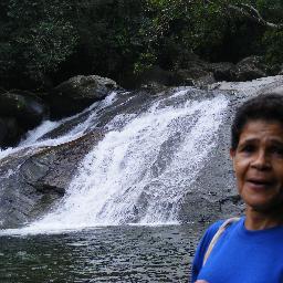 AMIGA,MÃE,COMPANHEIRA.ADORO LER E SILÊNCIO,DA NATUREZA,OUVIR BOAS MÚSICAS..SOU QUIETA,NÃO SOU MUITO EXPANSIVA.OUÇO MUITO E FALO POUCO.
