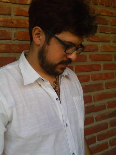 Trabajador, compañero, estudiante de derecho, estuante de comunicación social