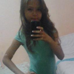 eu amo a banda One Direction,amo  minha familia