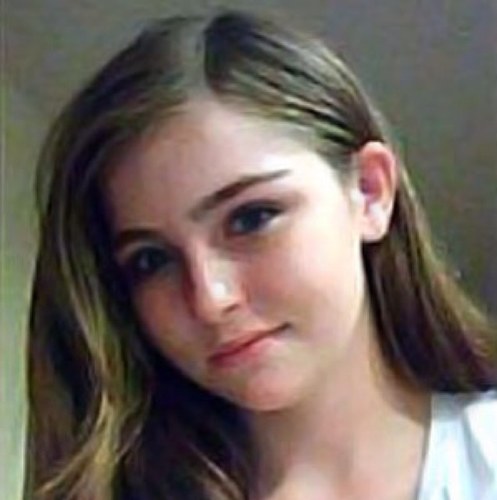 I'm 13, i love to play volleyball. i sing and dance. i play the flute. Follow me and I will follow you back. (harrys future wife)