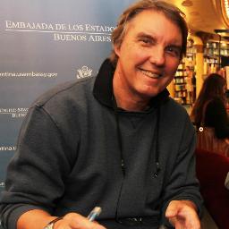 John Katzenbach, Les llevamos un poco de su enorme LUZ a través de sus frases en Español.
