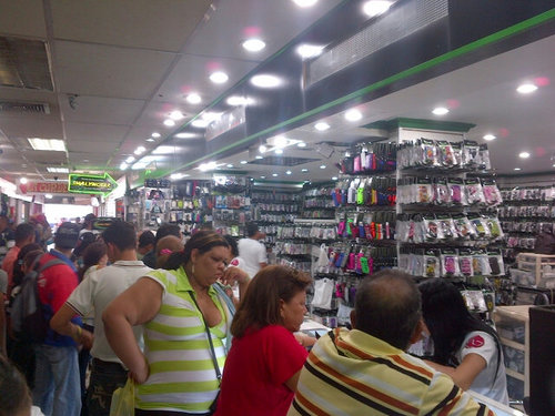 Variedad en accesorios. Servicio tecnico especializado en telefonia celular.  Horario corrido lunes a sabado 8 a 6 pm.