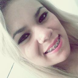 Ariana, 19 anos, sincera, ciumenta, possessiva, carinhosa, corinthiana roxa, apaixonada por música, não forço simpatia com quem não gosto, odeio falsidade ;*
