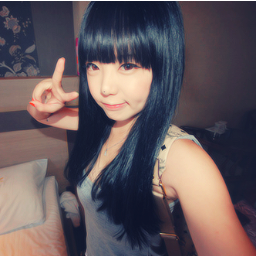gue ulzzang unyu!!! :3 yang merasa tingginya lebih dari 160cm jangan dekat dekat ya~ dan jangan pernah tanya tinggi gue berapa !!!!
