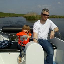 Freelance network engineer (Cisco, Brocade, Juniper, Ekahau), father, watersports fanatic.