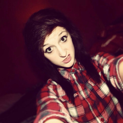 15, Living in Alfreton, Still dreaming on an australian accent. In love with Joshua Newell.      Addicted to near enough everything, crazzee.