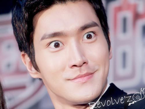 an awkward girl who tweets about kpop