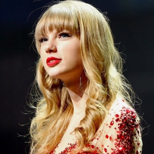 Taylor Alison Swift in the head, Pretty Little Liars vein and God in the heart!// Brendan as Lucas answer and follows me!!// I'm fan of The Hunger Games too!