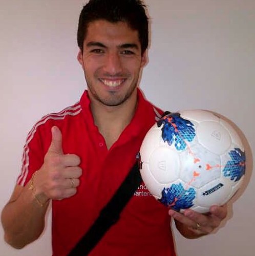 Tweets mostly about Suarez. Luis Suarez and Steven Gerrard are my idols. Red till I die! YNWA #TeamFollowback #justcantgetenough