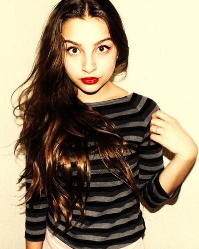 hi i'm laylee and i'm trying to reach my dream please follow me  i follow back 100sure